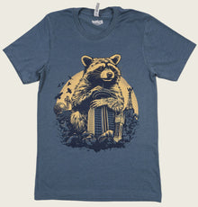 RACCOON GIANT Unisex T-shirt